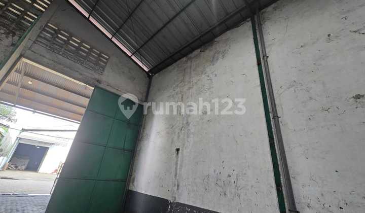 For rent. Sinar Gedangan warehouse.