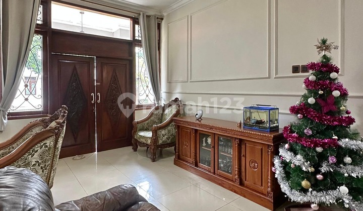 For Sale 2-Story House Ready to Live In Inside Complex Front of Park 2