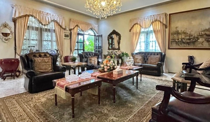 For Sale Rumah 2 lantai Bagus Terawat & Halaman Luas 2