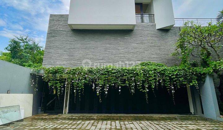Modern Tropical House di Bsd Bukit Golf, Tangerang 2