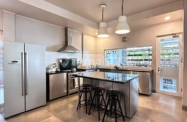 Nice Ready-to-Live House in Kramat Jati, Lots of Rooms! 2