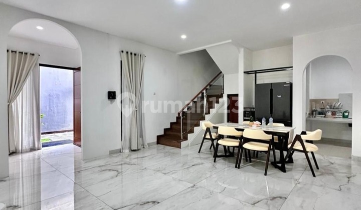 For Sale Rumah Dalam Komplek, Row Jalan Lebar & Hadap Selatan 2