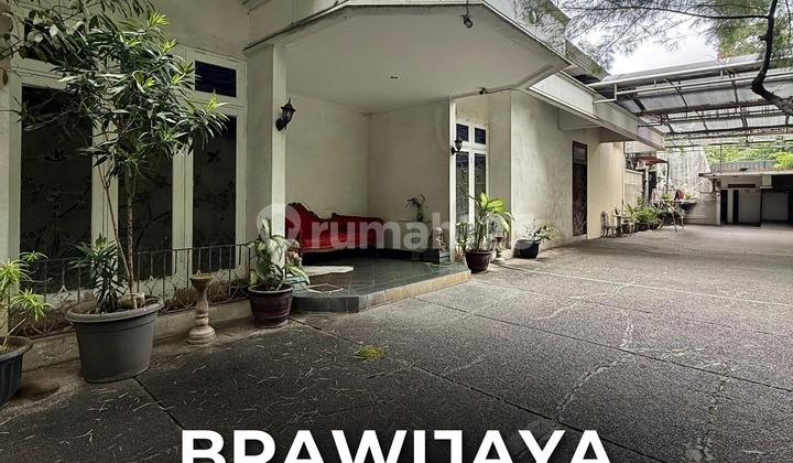For Sale 1-Story House Prime Area Corner Position in Brawijaya For Sale 1-Story House Prime Area Corner Position in Brawijaya