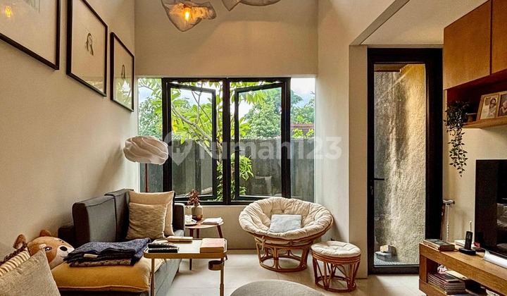 For Sale Rumah 2,5 lantai Siap Huni Semi Furnished di Veteran 2