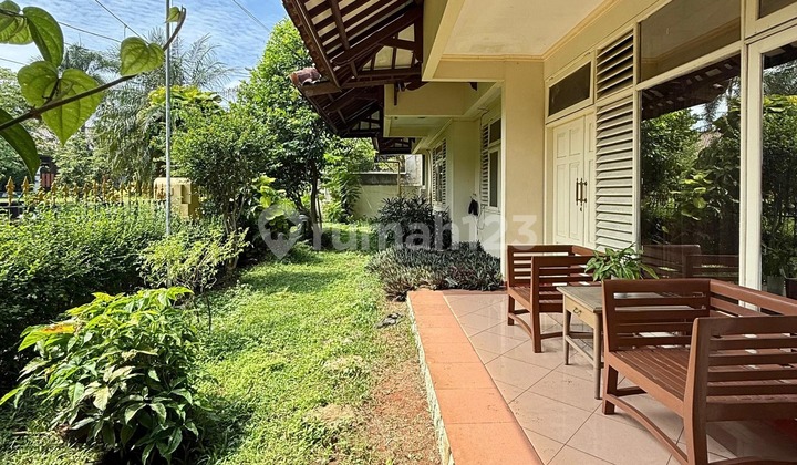 For Sale Rumah Posisi Hoek, Depan Taman & One Gate System 2