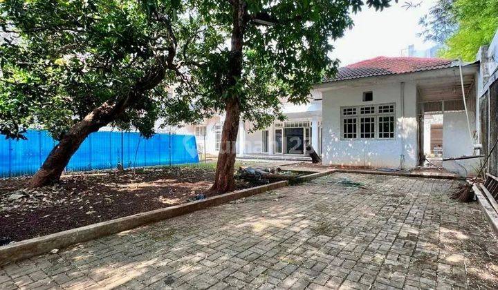 For Sale Rumah Hitung Tanah, Halaman Luas Di Ampera Kemang 2