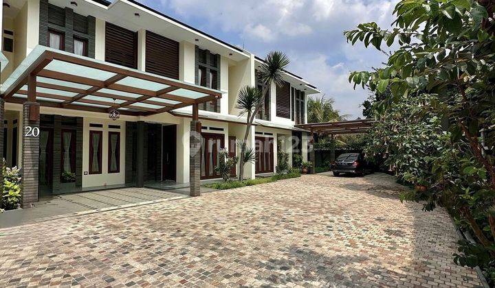 For Sale Modern Tropical Townhouse 2 Lantai Fully Furnished, SHM  2