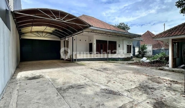 For Sale Single-Story House Prime Area Wide Street Frontage 2