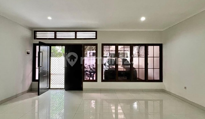 For Sale Rumah Cocok untuk Usaha, Area Exclusive & Hadap Timur 2