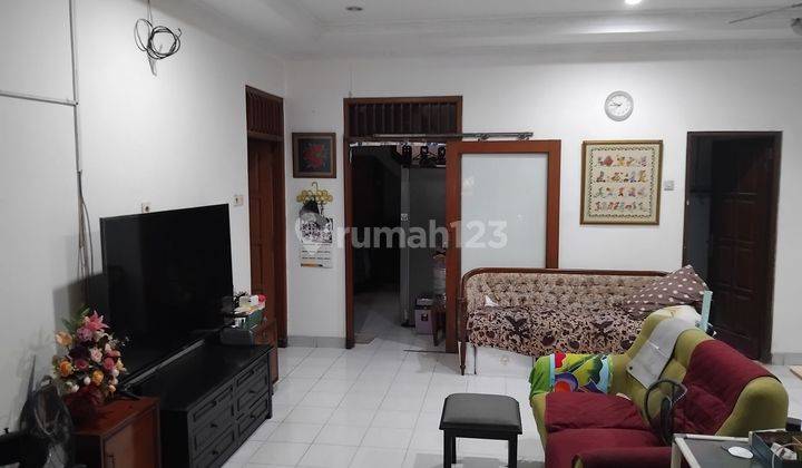 Rumah 2 lantai dengan 6 kamar tidur di Pondok Gede, Bekasi 2