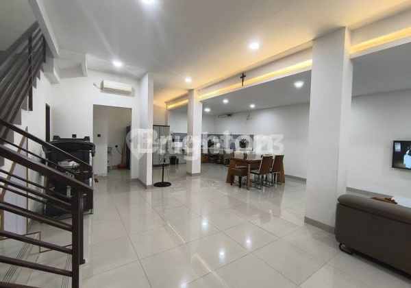 For Sale Rumah 3 Lantai Hook di Duri Kepa Jakarta Barat