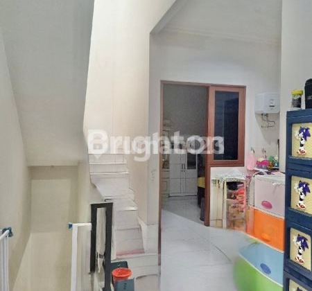 For Sale Rumah 2.5 Lantai Semi Furnish di Tanjung Duren Siap Huni