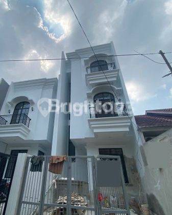 DiJual Rumah Baru 3 Lantai Bergaya American Classic Di Taman Ratu 1