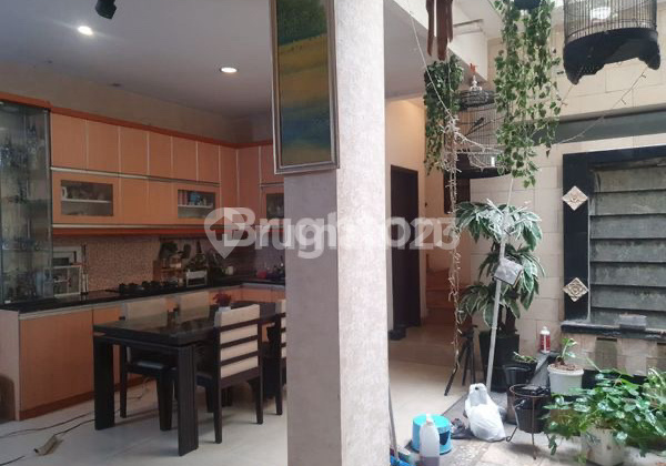 For Sale Rumah 2 Lantai Siap Huni di Tomang Strategis