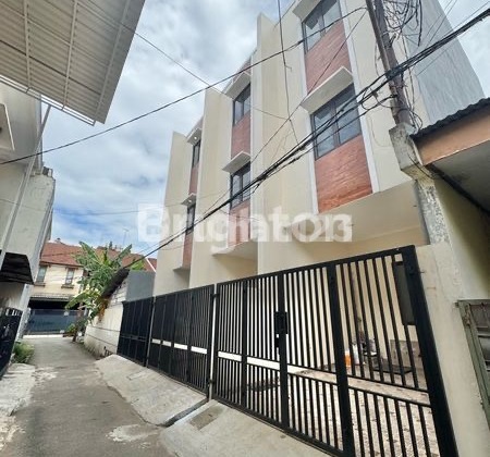 For Sale Rumah 3 Lantai di Duri Kepa Row Jalan 1 Mobil Siap Huni