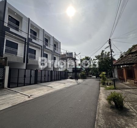 For Sale Rumah Baru 3 Lantai di Tanjung Duren Bebas Banjir 2