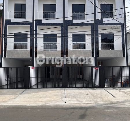 For Sale Rumah Baru 3 Lantai di Tanjung Duren Bebas Banjir