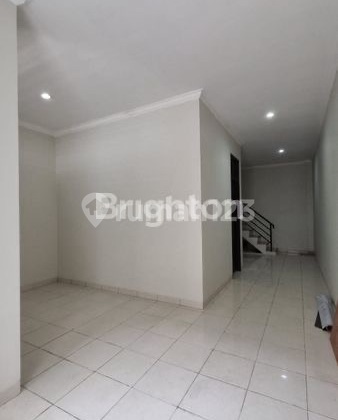 For Sale Rumah 2.5 Lantai Terawat Siap Huni di Tanjung Duren