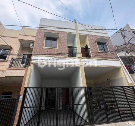For Sale Rumah Siap Huni 3 Lantai di Tanjung Duren Bebas Banjir