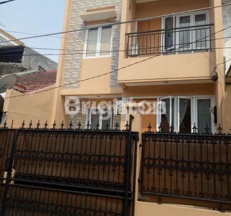 Jual Cepat Bu Rumah 2.5 Lantai di Duri Kepa Sangat Murah