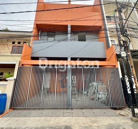 For Sale Rumah 3 Lantai Row 2 Mobil di Tanjung Duren Siap Huni