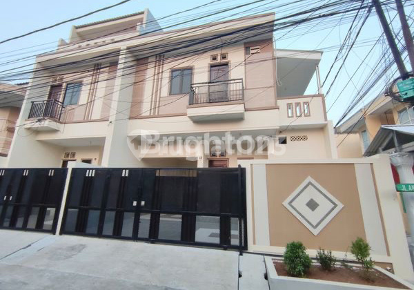 For Sale Rumah Bangunan Baru 2.5 Lantai di Duri Kepa Siap Huni