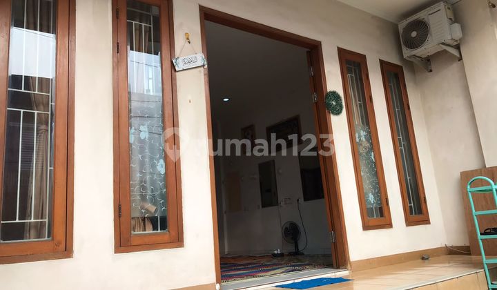 Rumah 2,5 Lantai bisa untuk Usaha. Dekat Jalan Raya Utama 2