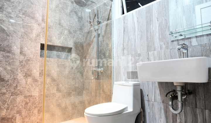 Bisa Nego! Rumah Sewa View Danau di Kota Baru Parahyangan 2