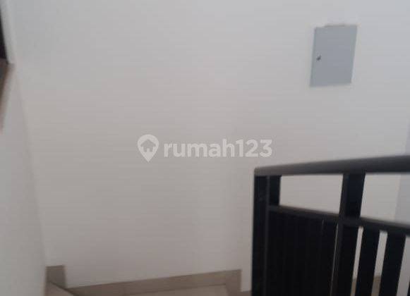 Disewakan Rumah 2 Lantai Baru Siap Huni Summarecon Bandung  4