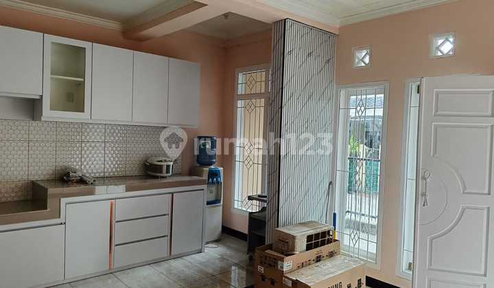 Dijual Hunian Minimalis Modern Super Nyaman 2 Lantai Harga Bisa Nego Lokasi Stratehis di Taman Cibaduyut Indah 1, Bandung