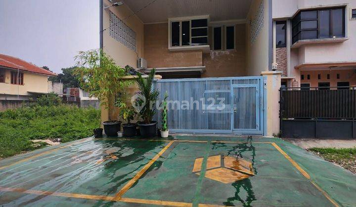 Rumah 2 1/2 Lantai Di Joglo Kembangan  1