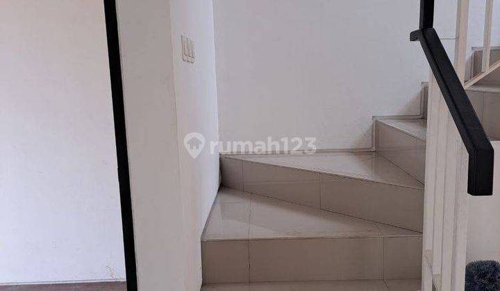 Rumah 2 Lantai Bagus, Hadap Tenggara, Siap Huni di Citra 8 2