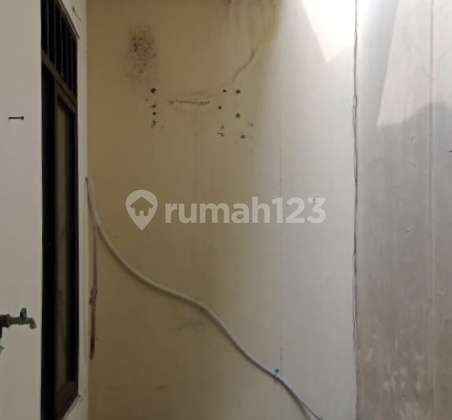 For Sale House Very Strategic Location In Bsd Nusaloka 2