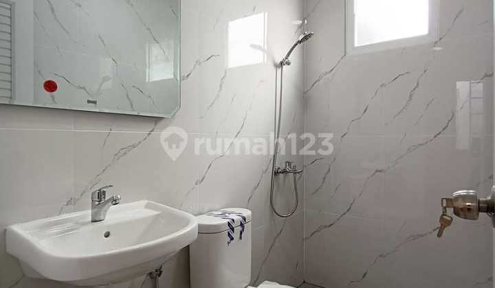 Djual Rumah 2 Lantai Full Renov di Bsd The Icon Cosmo ( Rt) 2