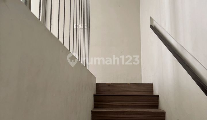 For Sale Modern 3-Story House in V-Town Bintaro Sector 9 (Lin) 2