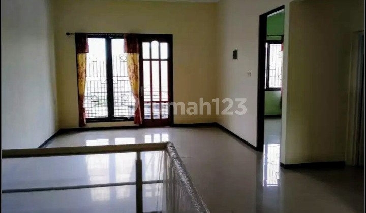 Disewakan Rumah Cantik Jl.baratajaya Surabaya Hen.b149 4