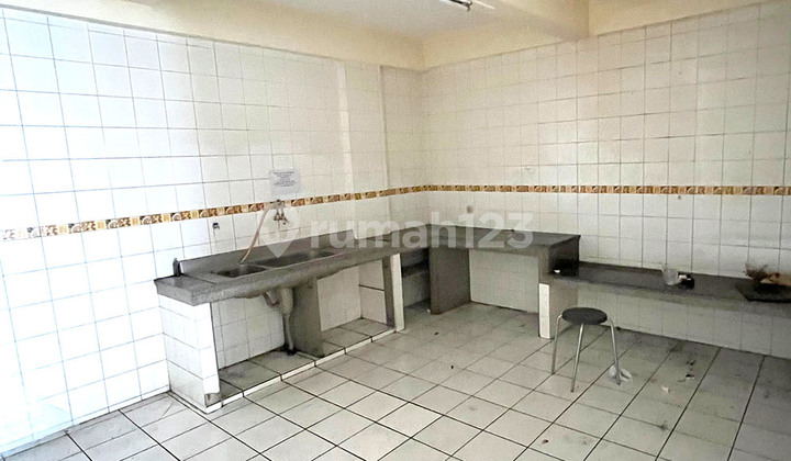 Banceuy Ready-to-Use Bustling Strategic Shop House for Rent 2