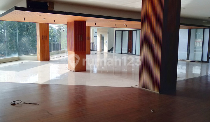 Setiabudi Mainroad 1 arah ke bawah lantai 2 ruang usaha siap pakai