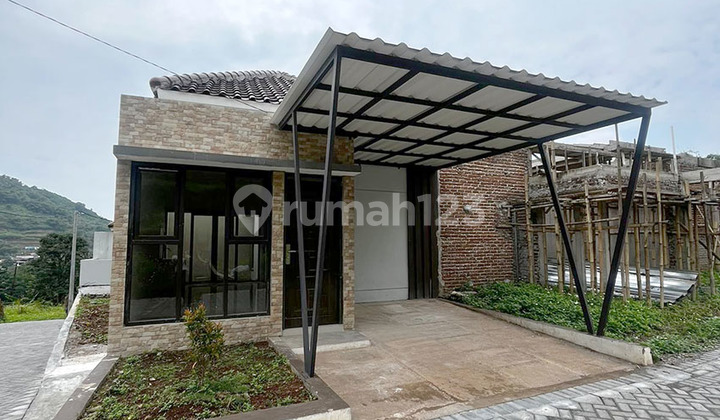 Cimahi Barat Rumah Baru Bagus Ada View Kota Cocok untuk Keluarga Muda