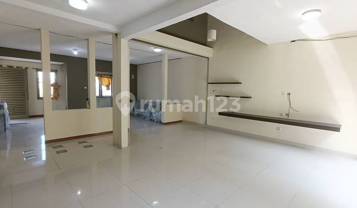 Rumah terawat asri siap huni di Sersan Bajuri 