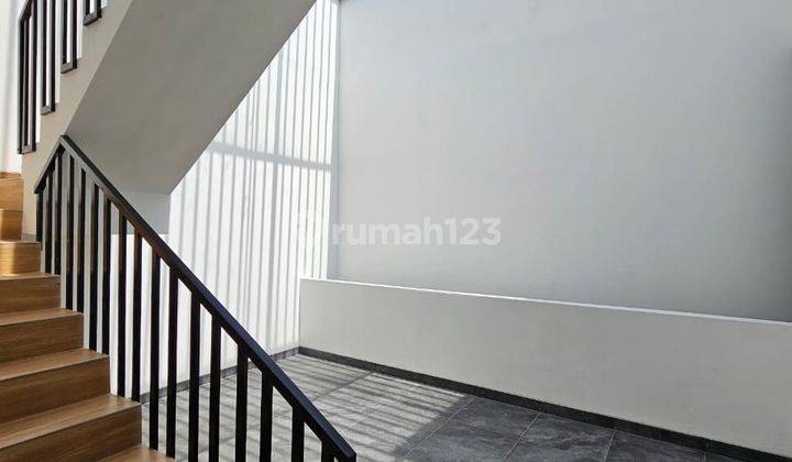 Rumah Minimalis Garden House PIK 8X17 3 Lantai Interior  2