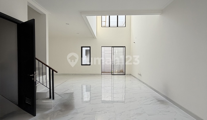 Jarang Ada! Rumah Pasir Putih Pik2 8x20 High Ceiling 2