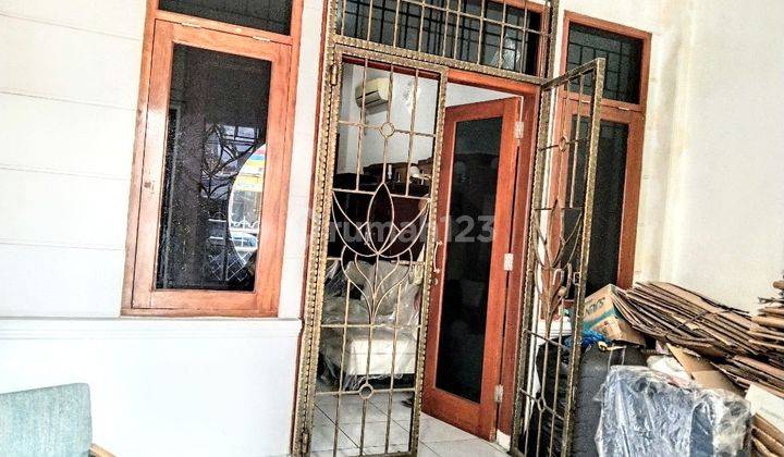 Disewakan  kantor / salon 2 lt. Area tengah kota Semarang Rumah 3