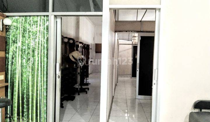 Disewakan  kantor / salon 2 lt. Area tengah kota Semarang Rumah 6