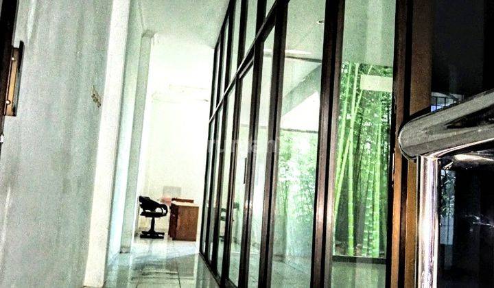 Disewakan  kantor / salon 2 lt. Area tengah kota Semarang Rumah 7