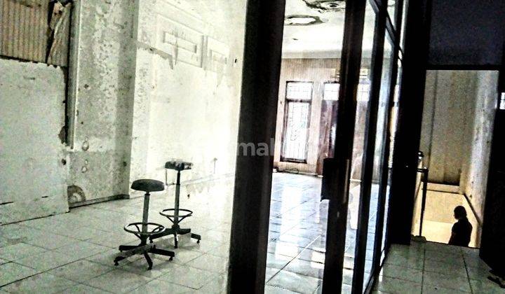 Disewakan  kantor / salon 2 lt. Area tengah kota Semarang Rumah 8