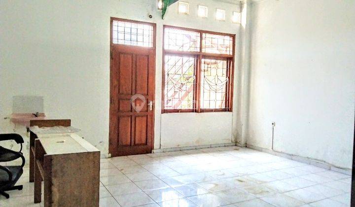 Disewakan  kantor / salon 2 lt. Area tengah kota Semarang Rumah 11