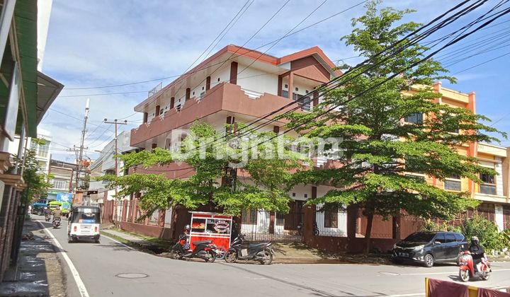 DIJUAL DAN DISEWAKAN RUMAH GEDUNG DITENGAH KOTA MAKASSAR 1