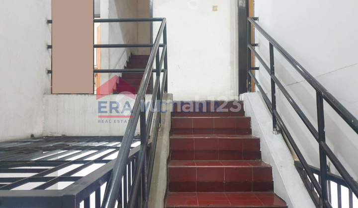 Strategic & Suitable for Business, 2 Connected Houses for Quick Sale Strategic & Suitable for Business, 2 Connected Houses for Quick Sale