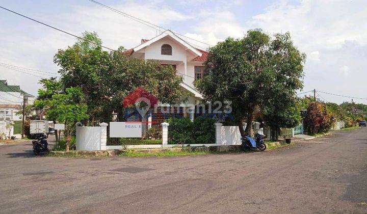 Rumah Besar Pojokan 2 Lantai Kondisi Terawat Di Bukit Dieng 1